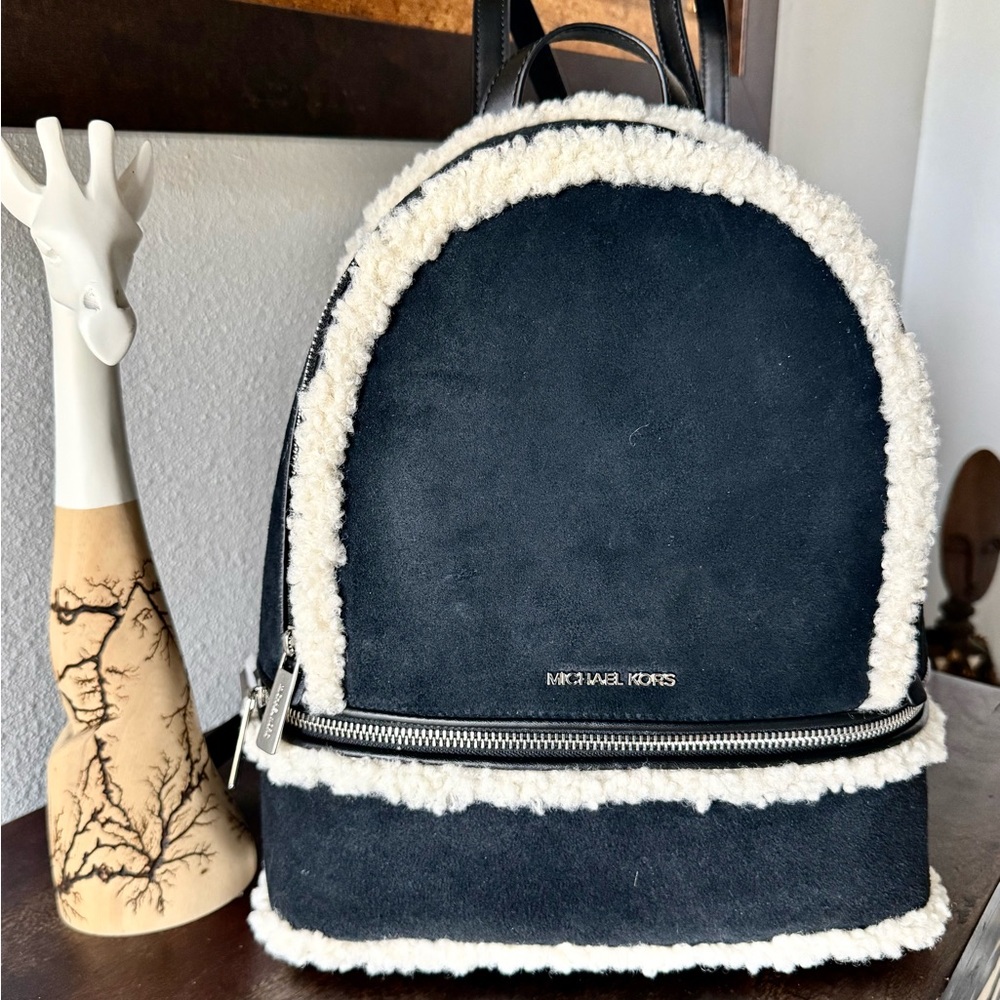 Michael Kors black and Cream Backpack is leather/ fur is faux new bag - Picture 4 of 11